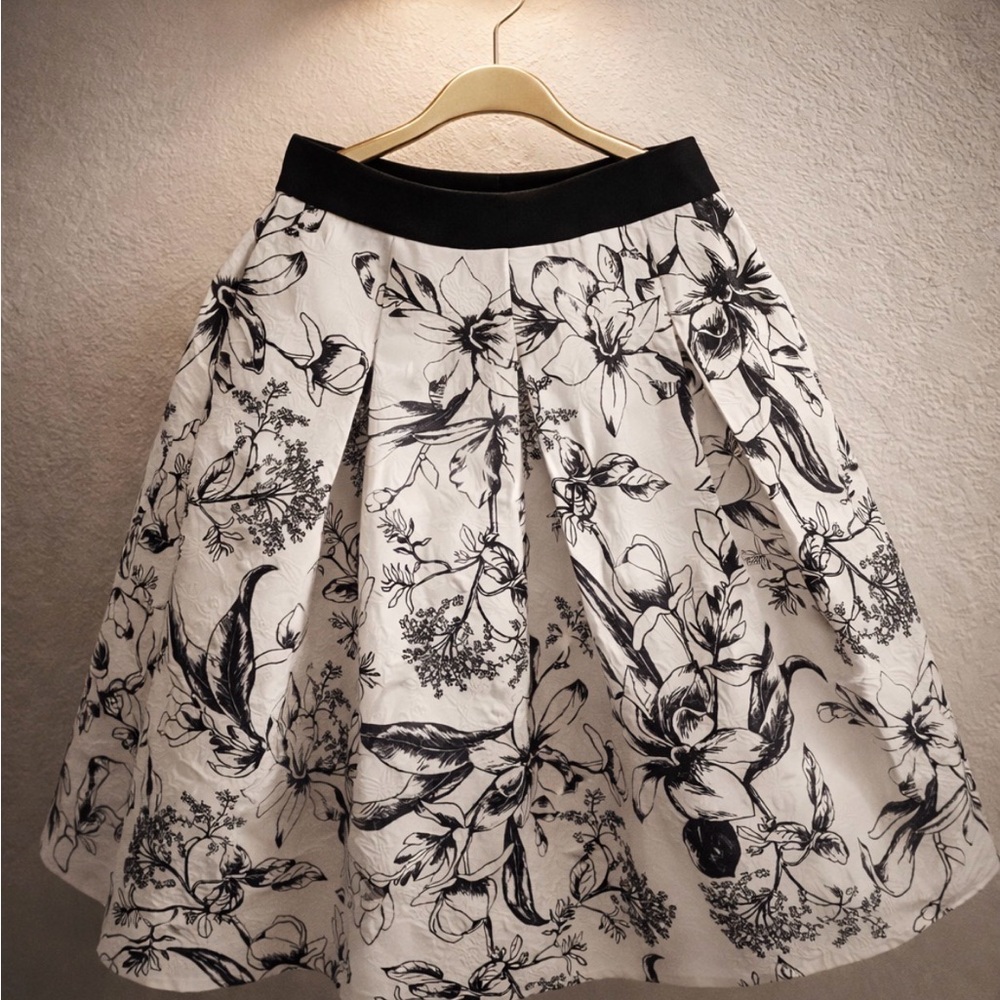 White House Black Market Black & White Floral Circle Skirt